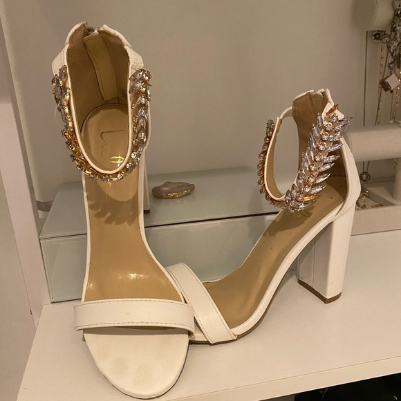 Lulu’s Mylan Heels - Picture 3 of 6